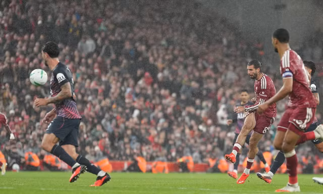 Siêu phẩm của Szoboszlai nhấn chìm Tottenham ở Cúp Liên đoàn Anh