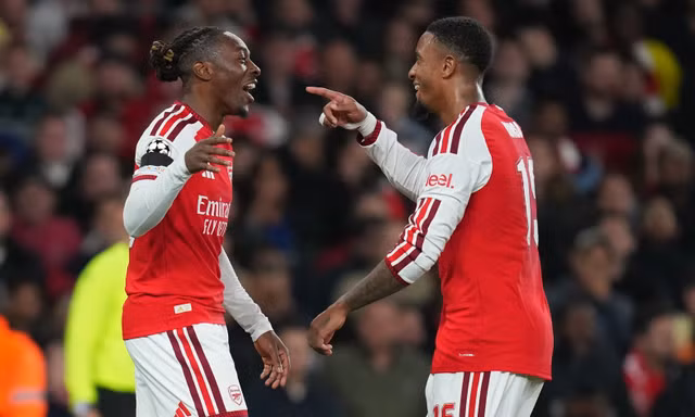 Arsenal thắng trận thứ 14 liên tiếp ở vòng bảng Champions League