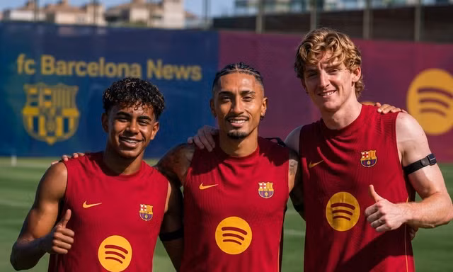 Chưa có bàn thắng, Anthony Gordon vẫn chiếm trọn cảm tình ở Barca