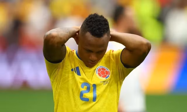 Tuyển thủ Colombia bị dọa đoạt mạng sau khi trở về từ World Cup, phải cầu cứu nhà chức trách