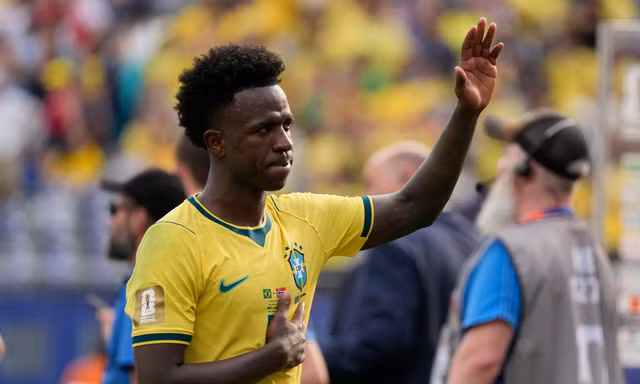 Brazil làm nên cơn hạn hán danh hiệu dài nhất lịch sử: Khi chiếc áo vàng nhạt phai