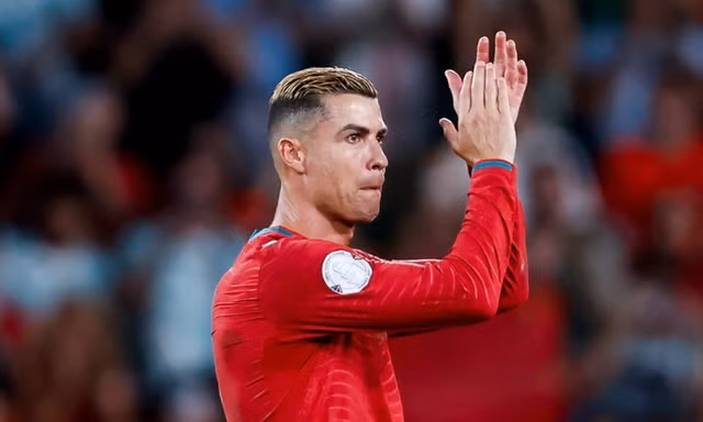 Ronaldo tố cáo HLV nuốt lời, tuyên bố 'không bao giờ bỏ đội tuyển Bồ Đào Nha'