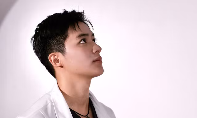 Tân bác sĩ Vũ Quang Huy. Ảnh: NVCC