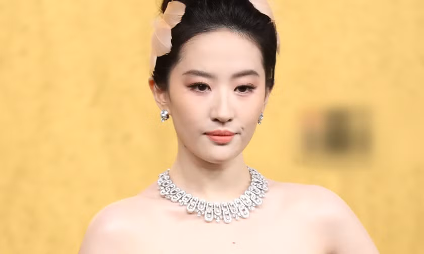 Lưu Diệc Phi kém sắc, dàn sao gầy trơ xương tại thảm đỏ hot nhất 