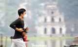 Người Hà Nội đổi lịch tập thể dục để 'né bụi'