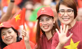 Dòng người áo cờ đỏ sao vàng tấp nập đổ về Quảng trường Ba Đình chờ sơ duyệt diễu binh