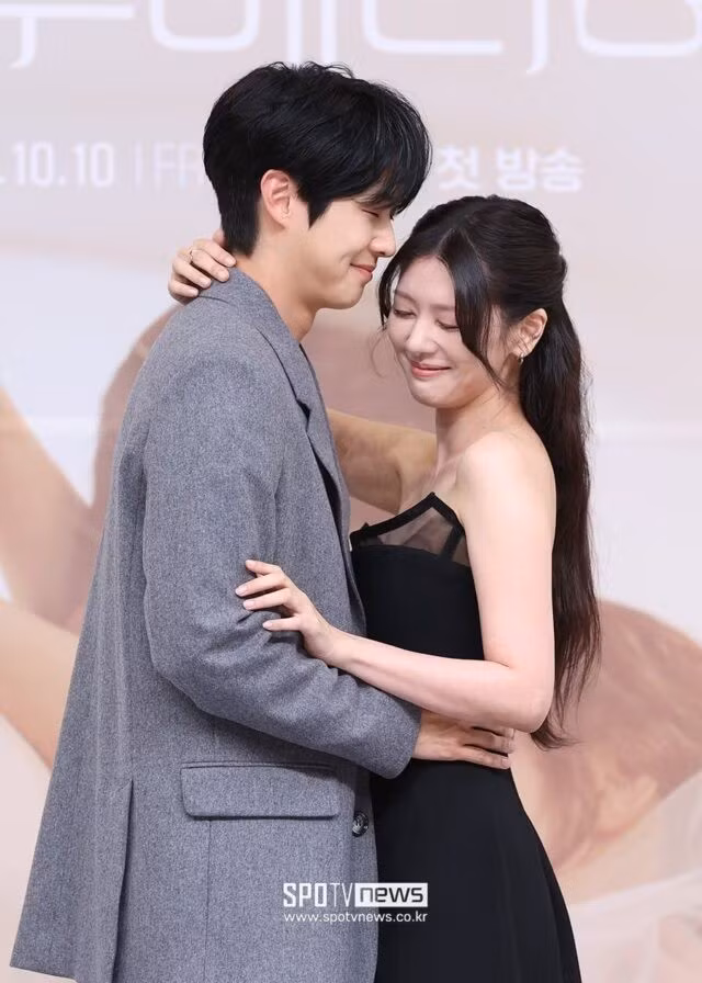 g24ljzmaaaevq3f-640x896.jpg