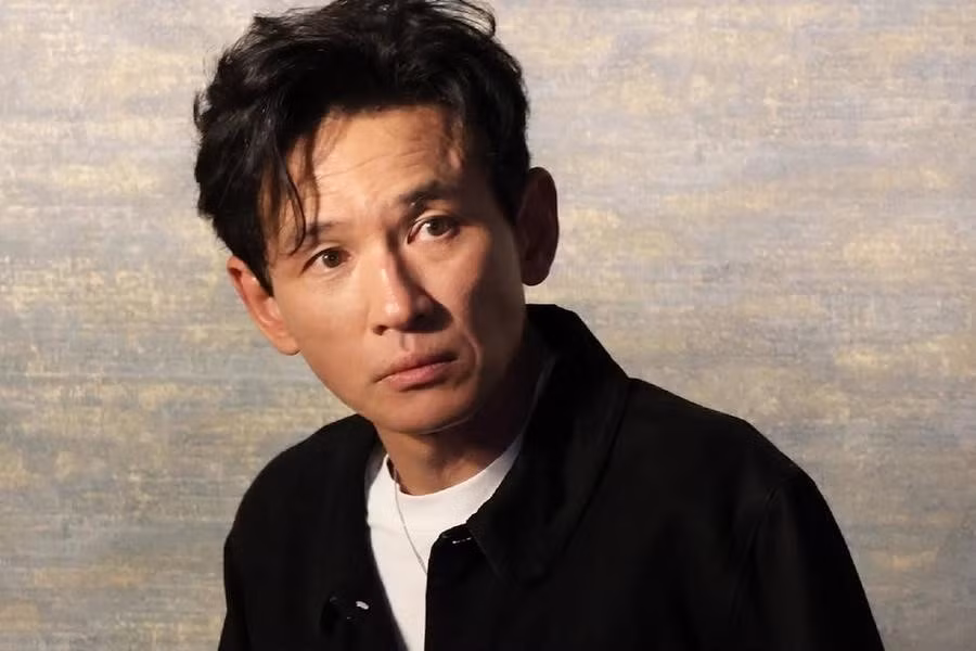hwang.jpg