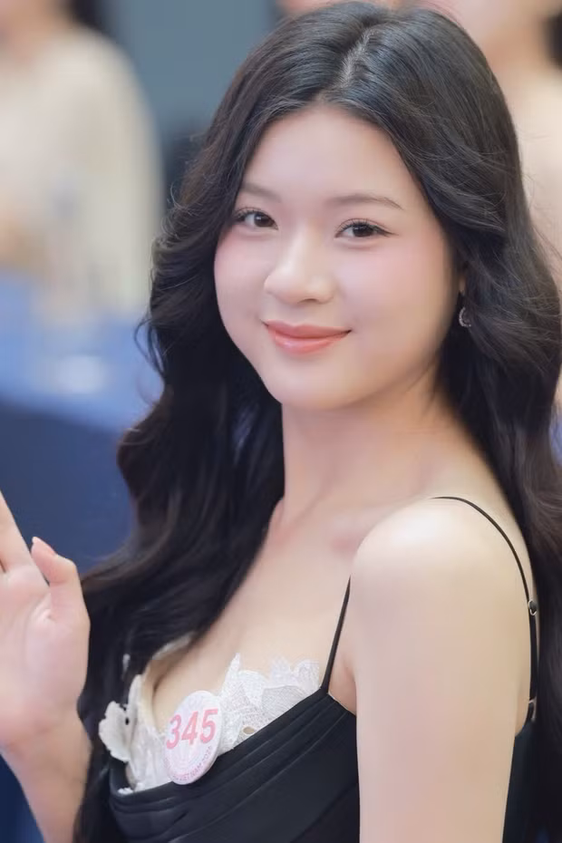 Hành trình ghi lại sự thay đổi của 53 cô gái Hoa hậu Việt Nam 