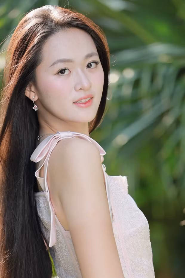 Đi thi Hoa hậu Việt Nam vẫn thức đến 2h sáng học bài