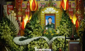 Bí thư Tỉnh ủy Hưng Yên thăm hỏi động viên gia đình Thiếu tá quân đội hy sinh khi cứu người