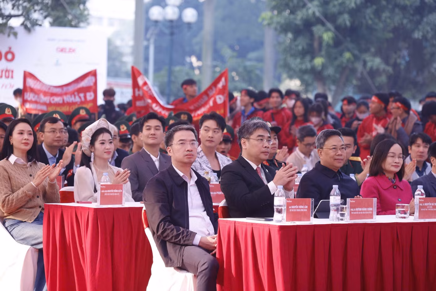 cd0390e6-9b85-4bfd-8ccc-04b504e16858.jpg