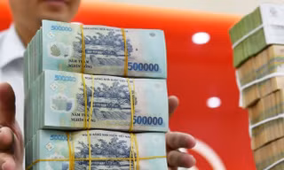 Có hơn 1 tỷ đồng nên trả nợ mua nhà, gửi tiết kiệm hay mua vàng?