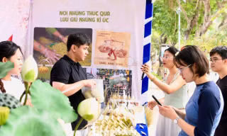 Khu ẩm thực Sóng Festival hút khách, món ngon giá bình dân