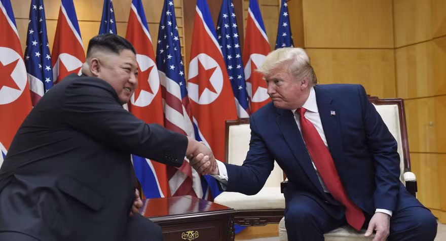 Chủ tịch Triều Tiên Kim Jong-un và Tổng thống Mỹ Donald Trump. Ảnh: AP