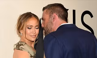 Jennifer Lopez tình tứ bên Ben Affleck