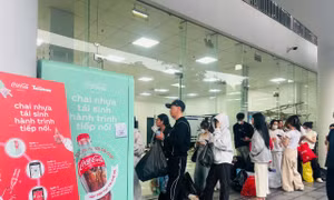 Sinh viên Đại học Phenikaa truyền cảm hứng cho chiến dịch 'Chai nhựa tái sinh, hành trình tiếp nối'