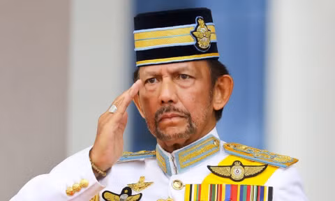 Vụ tước danh hiệu con dâu chấn động và cuộc sống xa hoa của Quốc vương Brunei