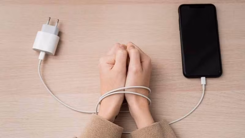 nomophobia-the-wellness-corner.jpg