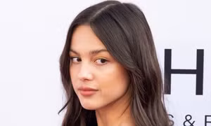 Jennie, Lisa, Olivia Rodrigo gợi ý kiểu tóc tự nhiên mà trông vẫn sang chảnh