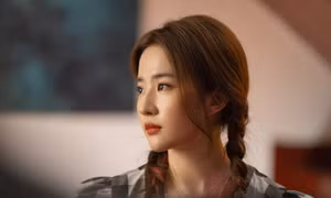 Vì sao gia đình hay lo lắng và ít khi ủng hộ con gái lựa chọn sống độc thân?