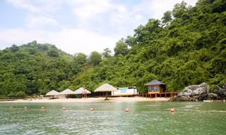 Bãi biển ở Việt Nam tên rất lạ, ít người biết, vào top đẹp nhất thế giới