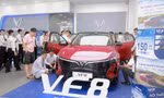 SUV điện VinFast VF 8 thế hệ mới chinh phục các gia đình mê xê dịch