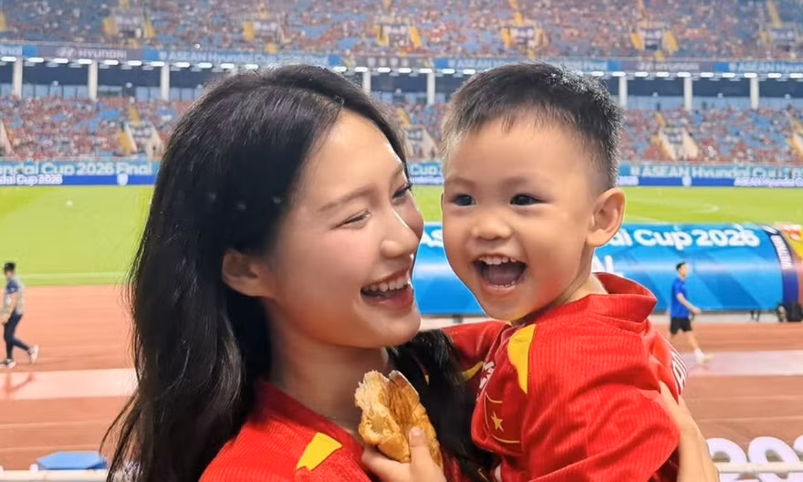 Bố mẹ và vợ Đoàn Văn Hậu đã có mặt ở Mỹ Đình tiếp lửa tuyển Việt Nam