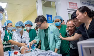 Phút cuối xúc động tiễn biệt nữ bác sĩ hiến tạng, cứu sống ba người 