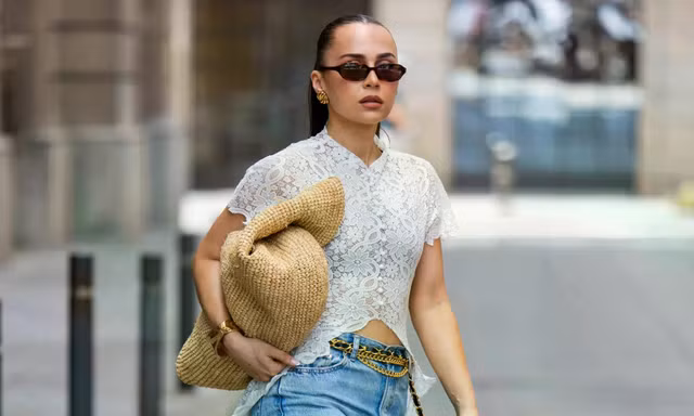 Tham khảo công thức phối đồ với các kiểu blouse trắng được stylist tin tưởng