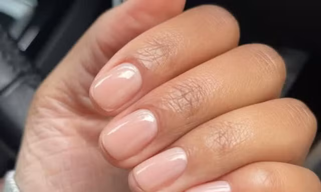 Loạt kiểu móng "trong veo" đang phủ sóng đầu mùa Thu: Tinh tế và cực kỳ sang