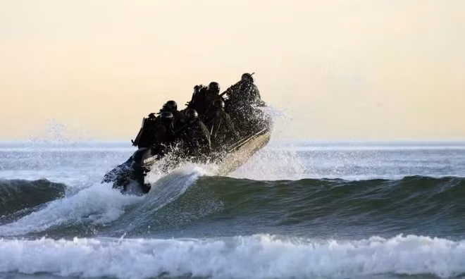 Mỹ bí mật rà phá thủy lôi suốt 4 tháng ở eo biển Hormuz