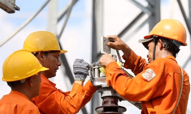 Vì sao càng dùng nhiều điện càng đắt?
