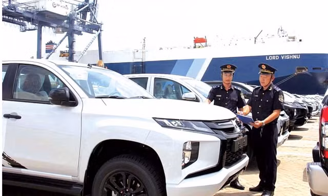 Siết nhập khẩu ô tô ‘quà biếu’, ngăn chặn lách luật, trục lợi