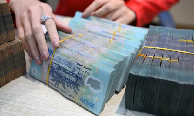 Ưu tiên nguồn lực ngân sách để cán bộ, công chức đủ sống bằng lương