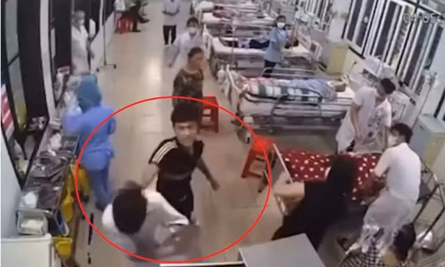 Xâm phạm thân thể, xúc phạm nhân viên y tế có thể bị xử lý hình sự, buộc xin lỗi công khai