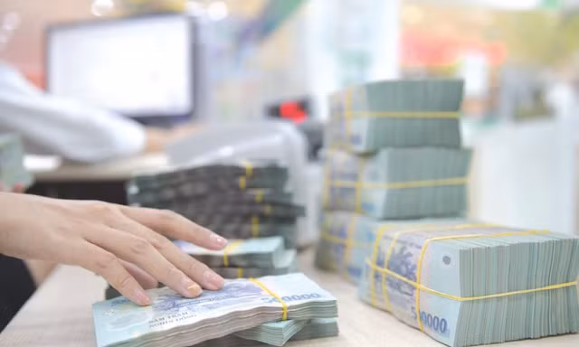 Cán bộ, công chức cấp xã thu nhập đến 25 triệu đồng mỗi tháng 