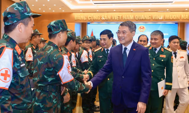 Thủ tướng: 'Giữa nỗi đau, Việt Nam mang đến nghĩa tình'