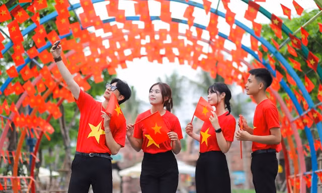 Kéo dài nghỉ dịp 2/9: 'Người lao động không chỉ cần việc làm và thu nhập'