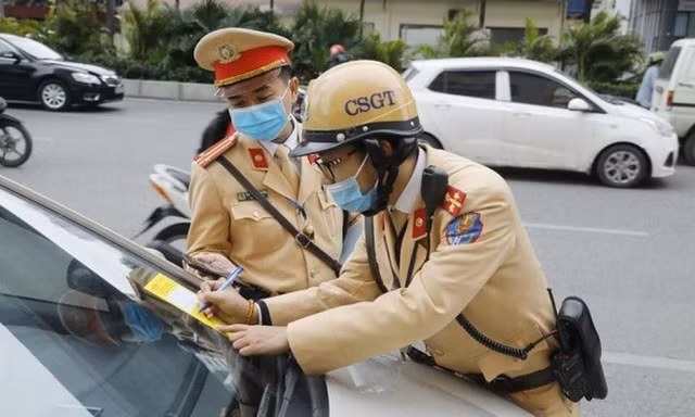 Quy định mới về mức phạt khi cho người không có giấy phép lái xe thuê xe tự lái 
