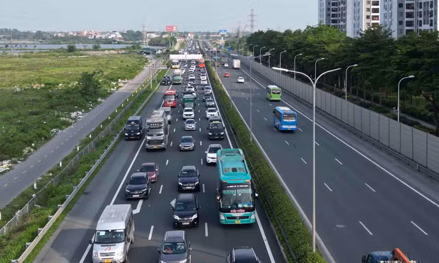 Rà soát khoảng cách an toàn trên cao tốc: Đặt biển báo trước khi xử phạt