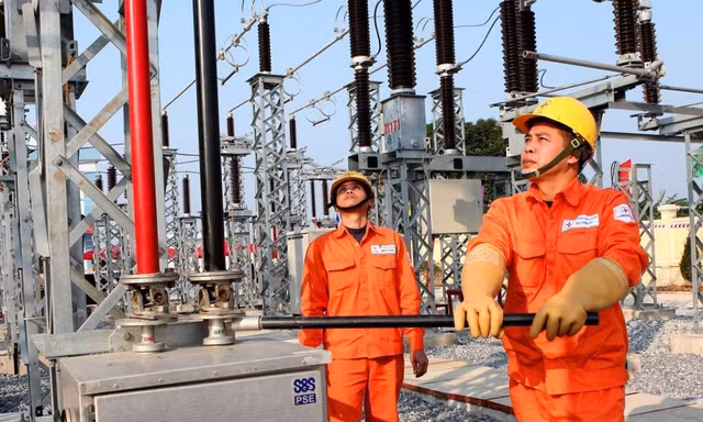 Thủ tướng: Triển khai ngay giải pháp bảo đảm cung ứng điện