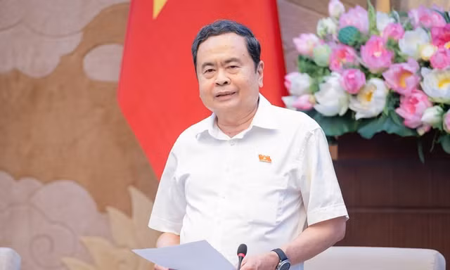 Chủ tịch Quốc hội: Cán bộ ngoại giao làm việc đúng với tính chất 'ngoại giao 24/24'