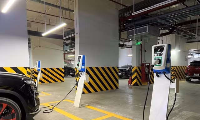 Thủ tướng chỉ đạo phát triển trạm sạc xe điện tại chung cư
