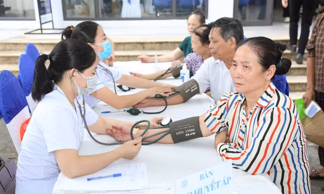 Chỉ đạo mới nhất của Thủ tướng về khám sức khỏe cho người dân