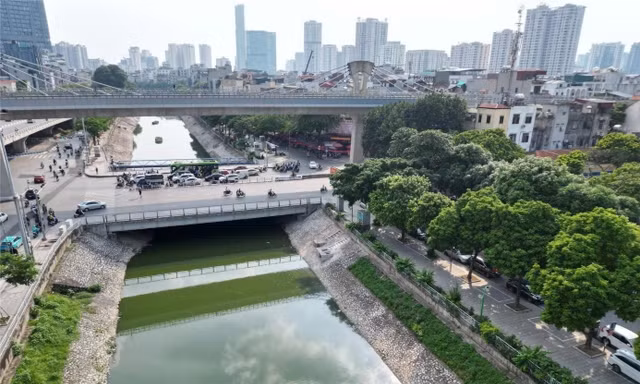 Cần một dự án 'ra tấm ra món' cho sông Tô Lịch