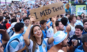 Hành trình săn vé chung kết của NHM Argentina: Bán cả gia tài, đi vay nặng lãi