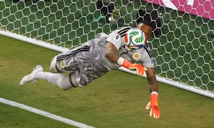 Thủ môn tuyển Curacao đi vào lịch sử World Cup với kỷ lục cứu thua