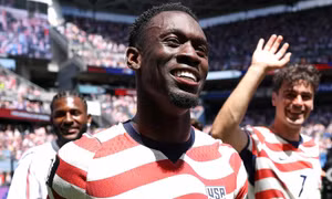 Báo Mỹ: 'FIFA đã hoãn thẻ đỏ cho Balogun sau khi Tổng thống Trump lên tiếng'
