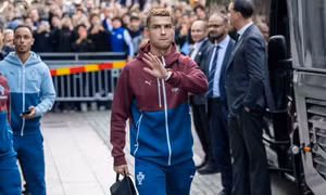 Bực tức vì không được đá chính, Ronaldo tuyên bố rời đội tuyển Bồ Đào Nha 